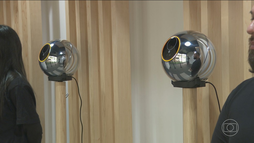 Empresa continua a pagar para escanear íris em SP; parte do olho é ferramenta mais precisa que impressão digital — Foto: Jornal Nacional/ Reprodução