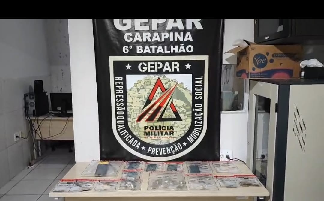 
Três jovens são detidos com maconha, cocaína e crack durante operação da PM em Governador Valadares