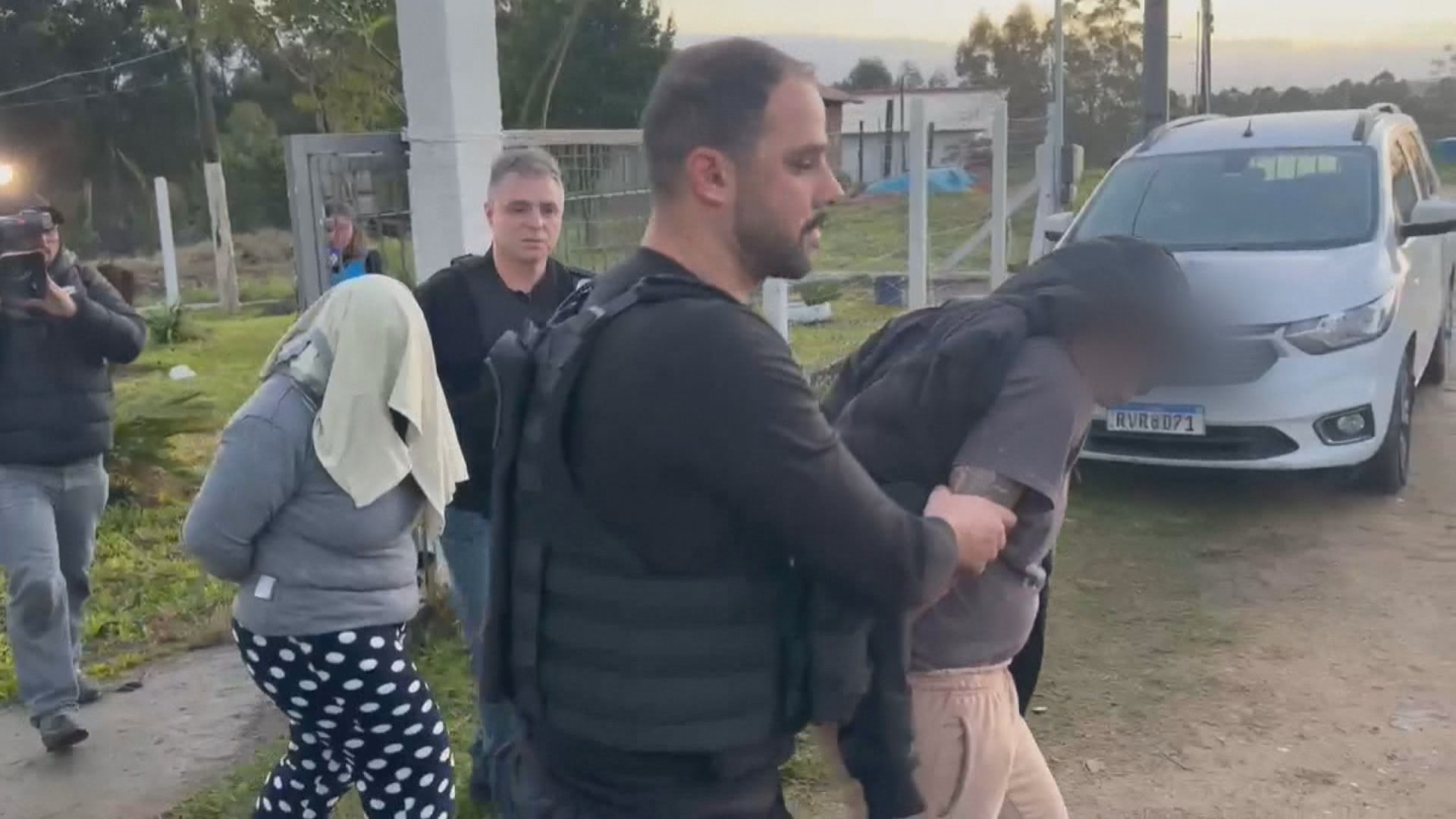 Operação contra tráfico de drogas e venda ilegal de armas prende 28 no RS; policial foi baleado durante ação