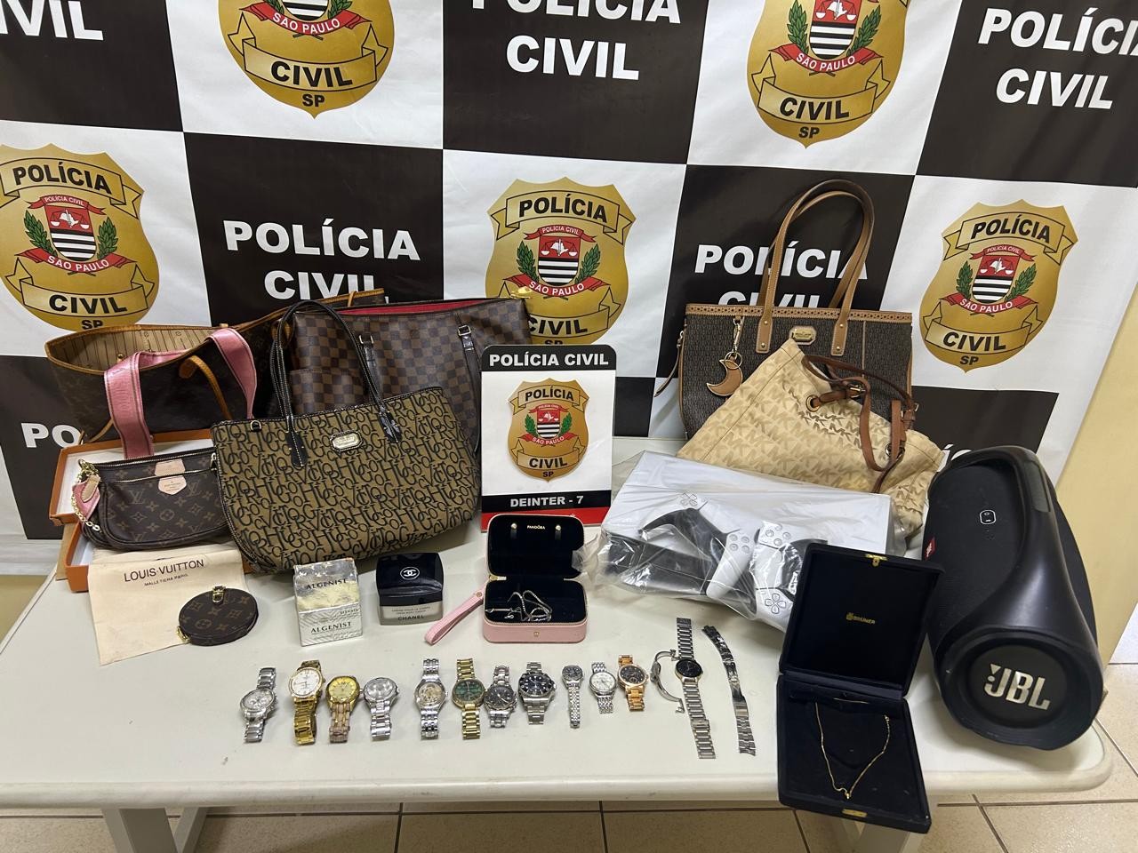 Suspeitos de furtar casas de alto padrão são presos pela Polícia Civil de Avaré 