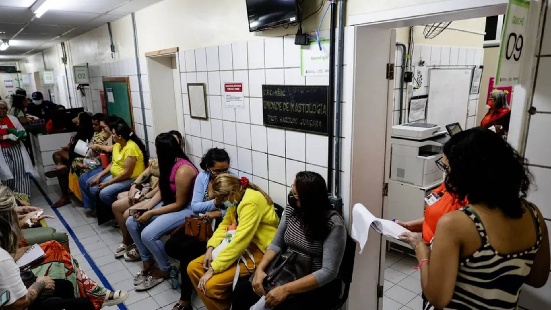 Nova lei em Fortaleza exige presença de funcionárias em exames que deixem mulheres inconscientes