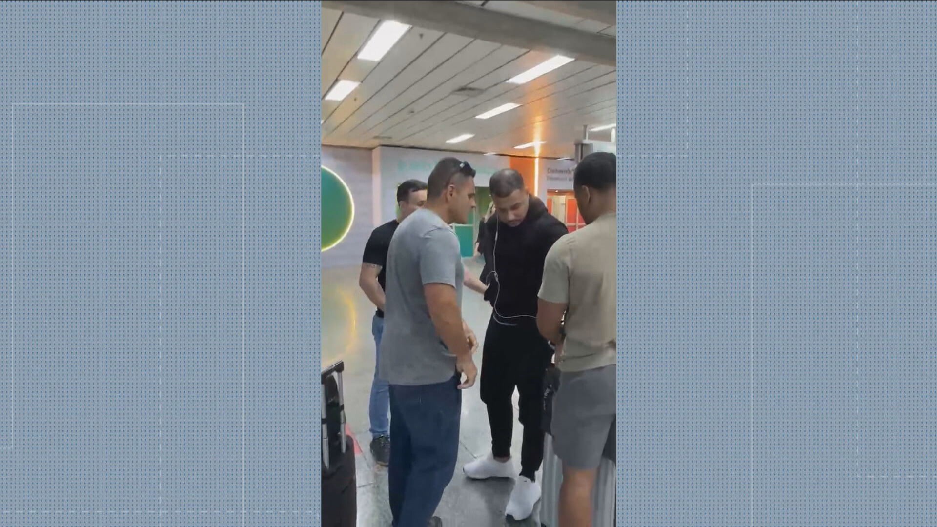'Malandrex', apontado como chefe do tráfico na comunidade César Maia, é preso ao desembarcar no Galeão
