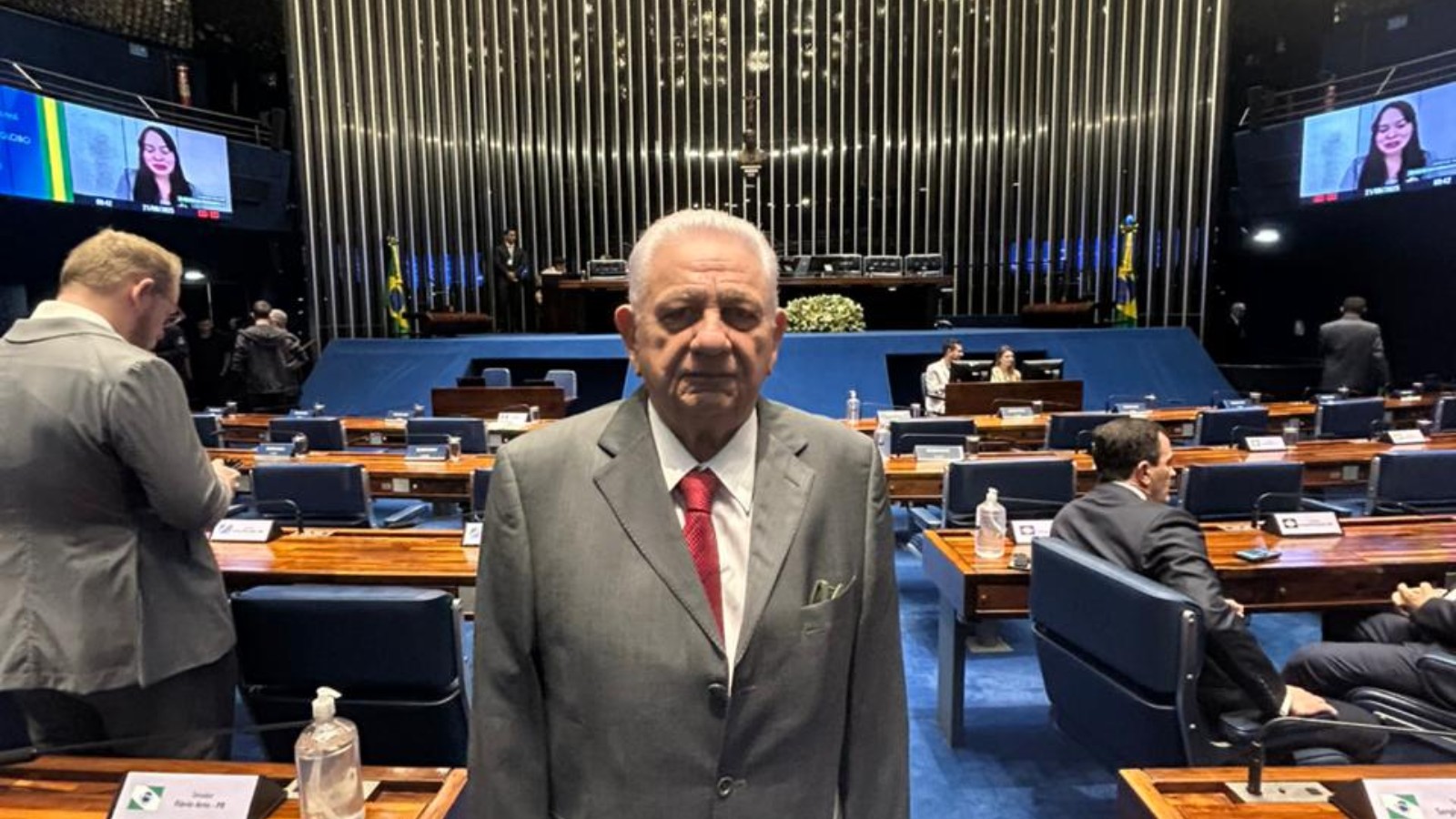 Presidente da TV Clube marca presença em homenagem aos 100 anos de Globo feita pelo Congresso