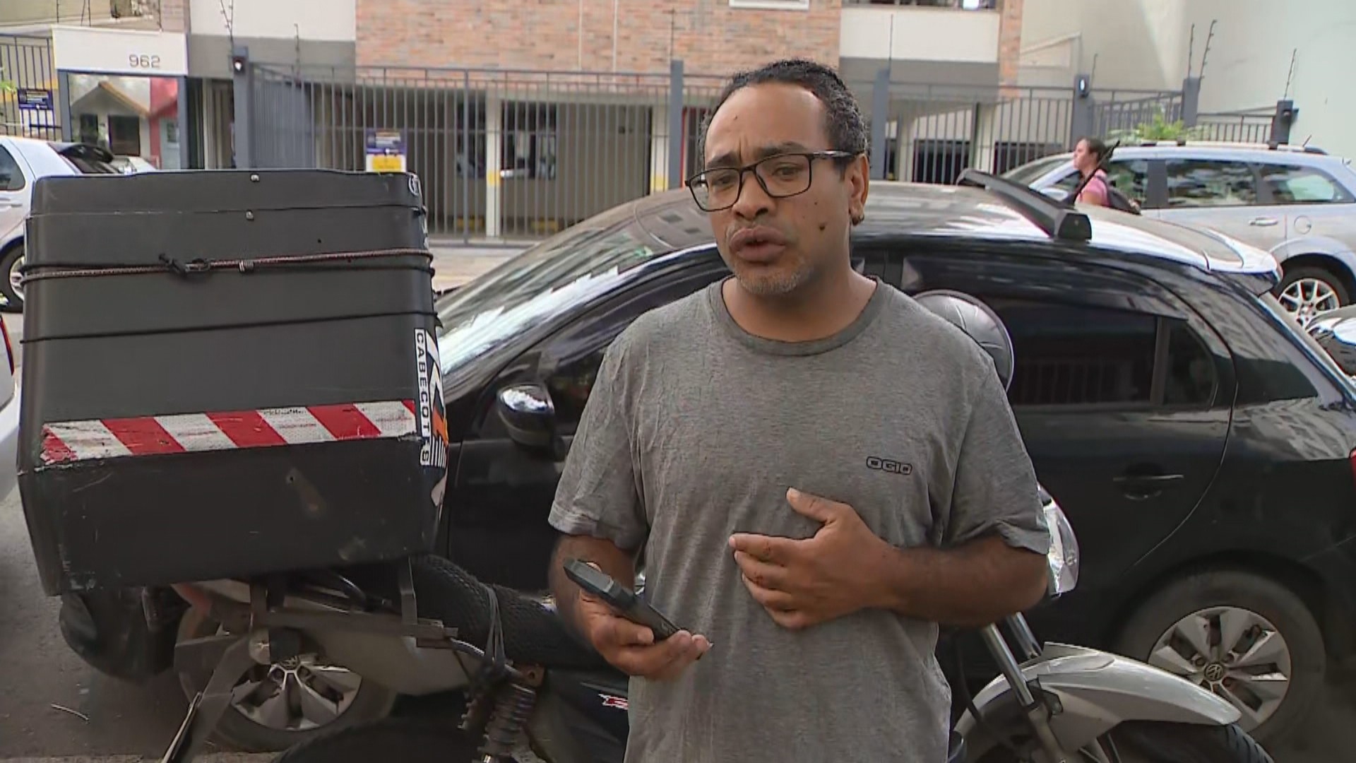 Homem negro detido no RS após facada diz que se sentiu 'um saco de lixo'; caso é investigado 
