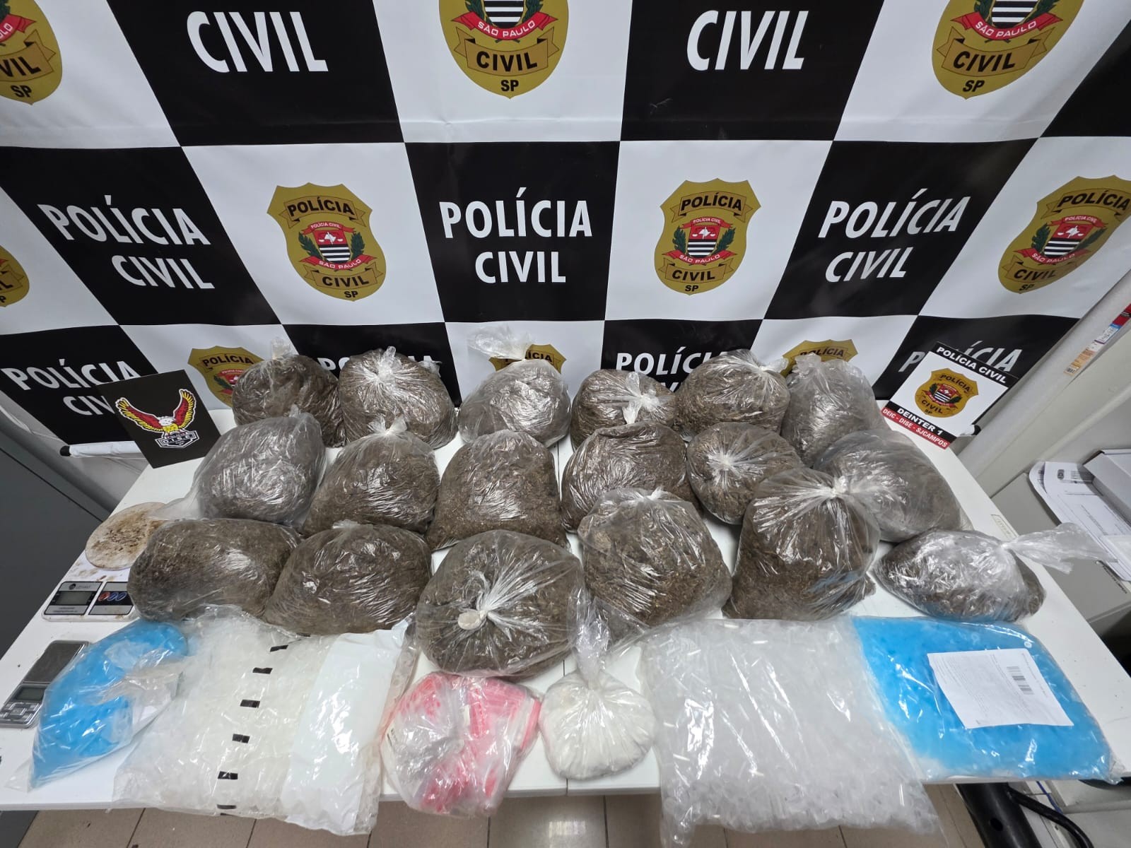 Polícia apreende 18 kg de drogas e prende uma pessoa em São José dos Campos