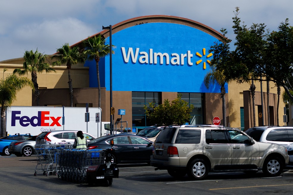 Trump diz ao Walmart para "engolir as tarifas" em vez de aumentar preços — Foto: Reuters