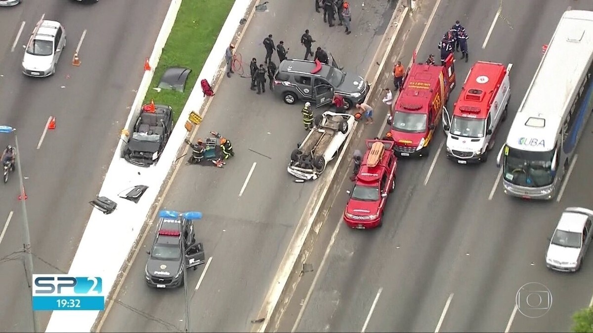 Suspeito de roubo é morto em troca de tiros com a PM durante ...