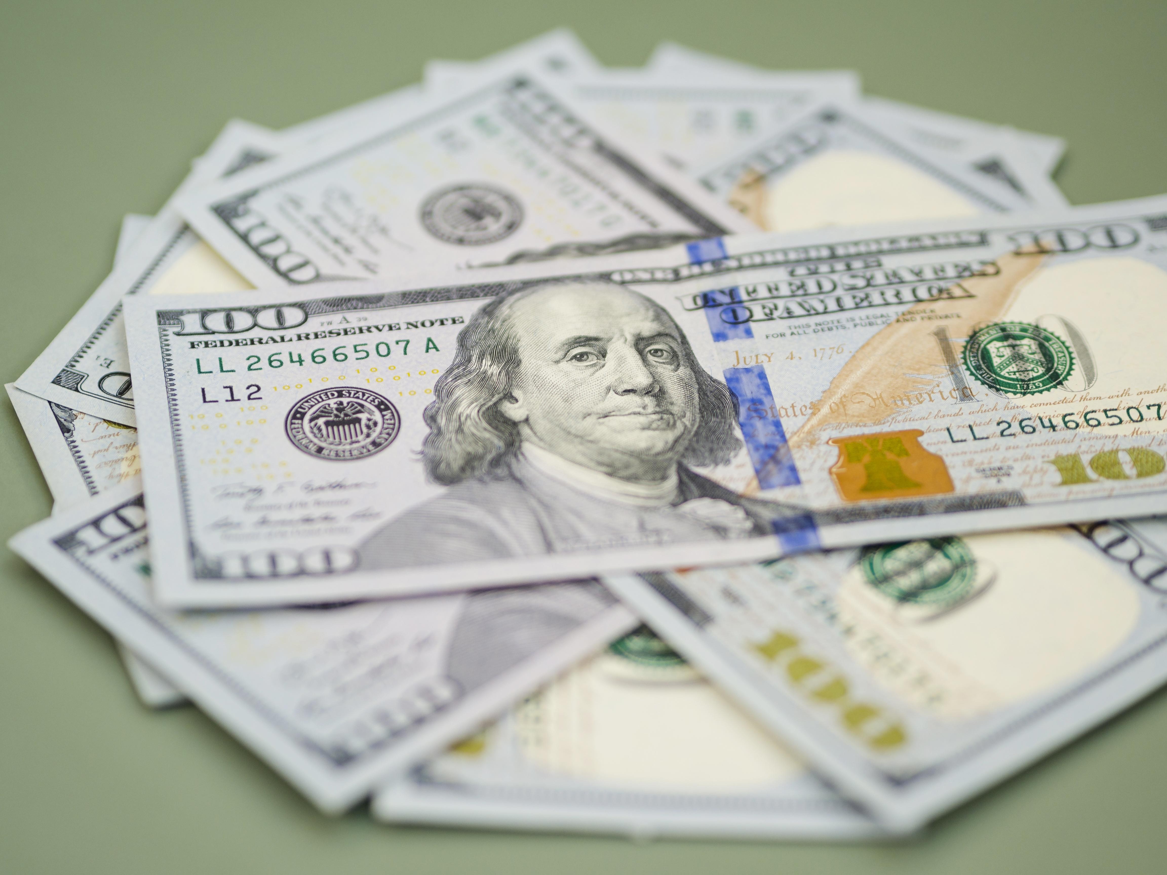 Dólar sobe a R$ 6 10 com IPCA acima da meta e mercado de trabalho