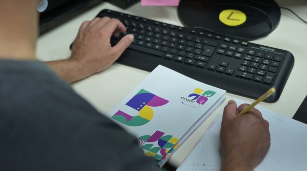 O Ecoar também oferece uma plataforma digital, com conteúdos continuados para formação de educadores — Foto: Leonardo Vilela