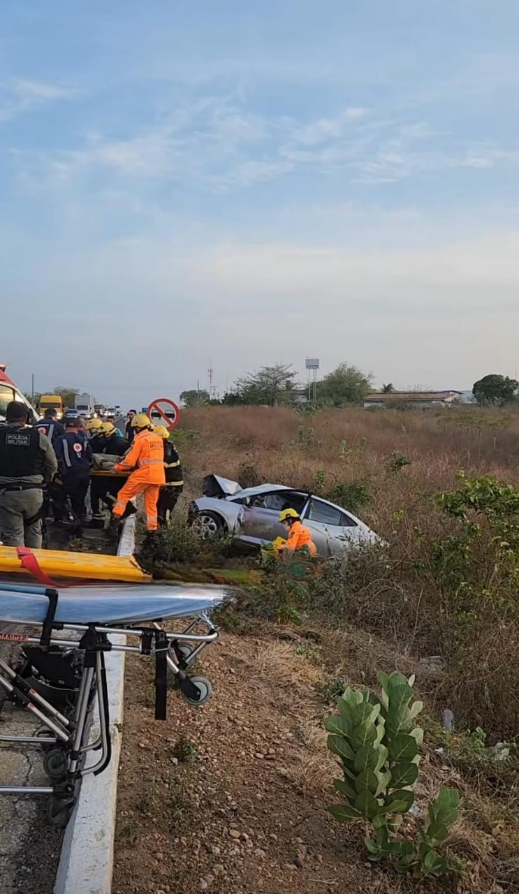 Colisão entre dois carros na BR-304 deixa feridos em Mossoró