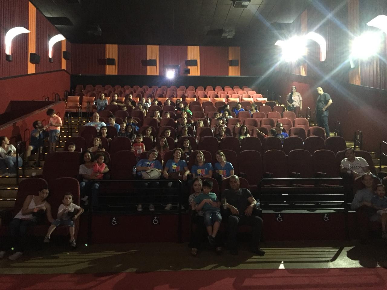 SP sanciona lei que garante sessões de cinema adaptadas mensais para crianças e adolescentes com autismo