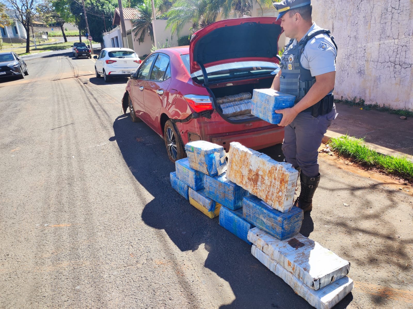 Menor é detido suspeito de transportar mais de 150 kg de maconha na SP-333