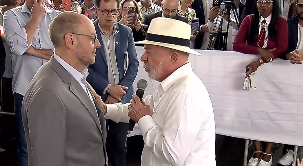 Lula e o governador em exercício do Rio de Janeiro, Ricardo Couto, durante evento na Fiocruz — Foto: Reprodução/Canal Gov