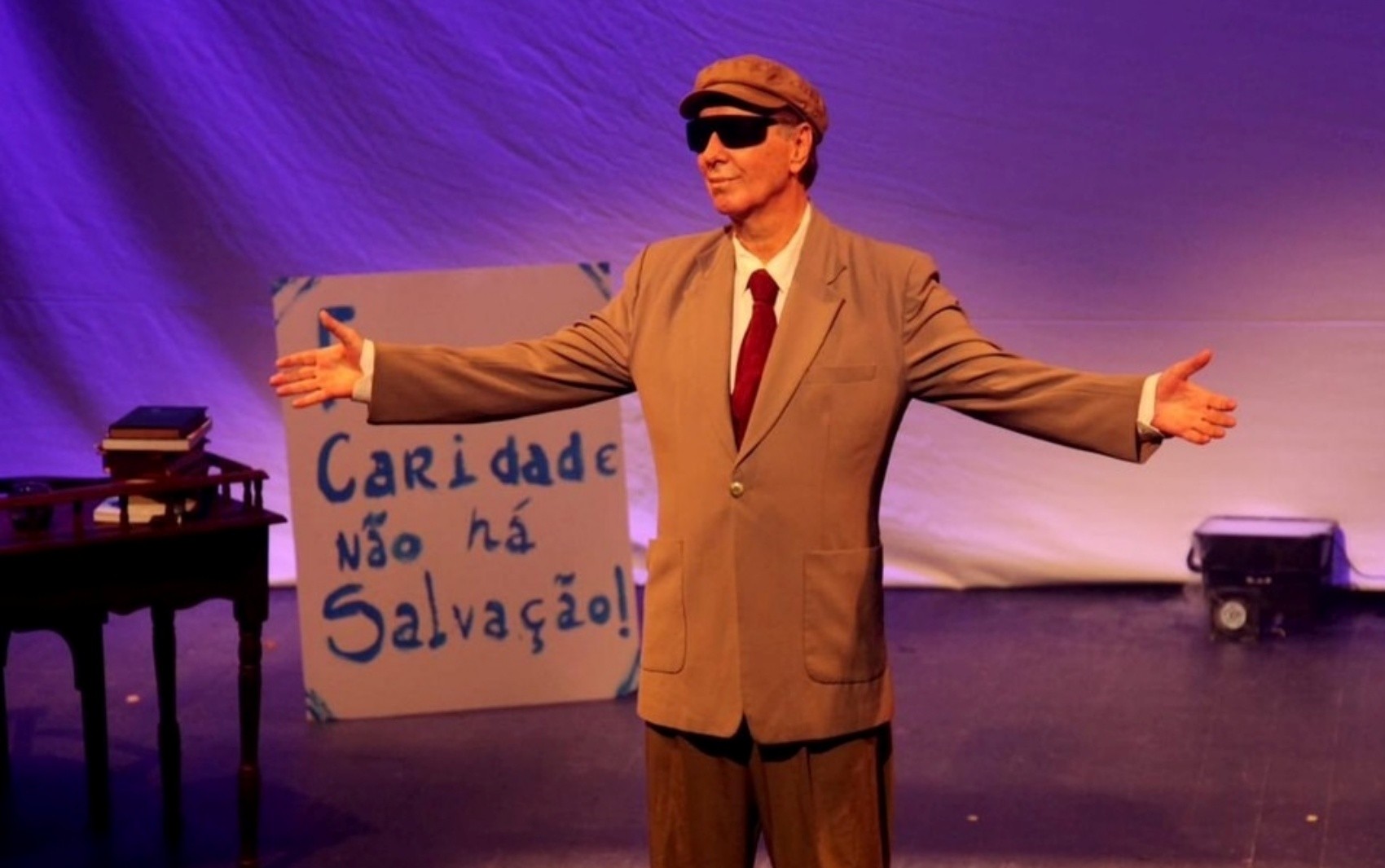 Ator que interpreta Chico Xavier em espetáculo afirma que o público 'vai se emocionar' 