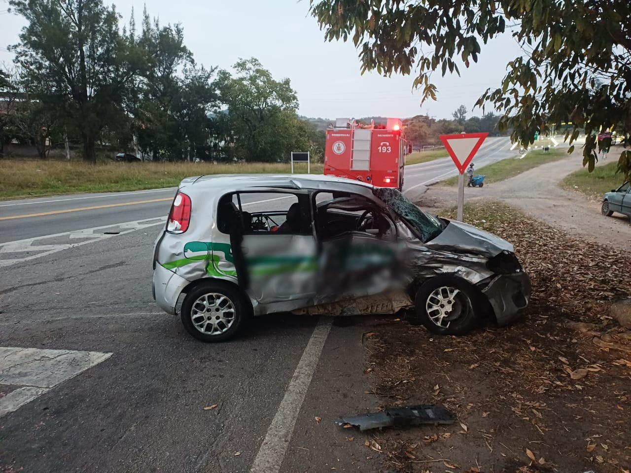 Acidente entre dois carros deixa homem ferido em Barra do Piraí
