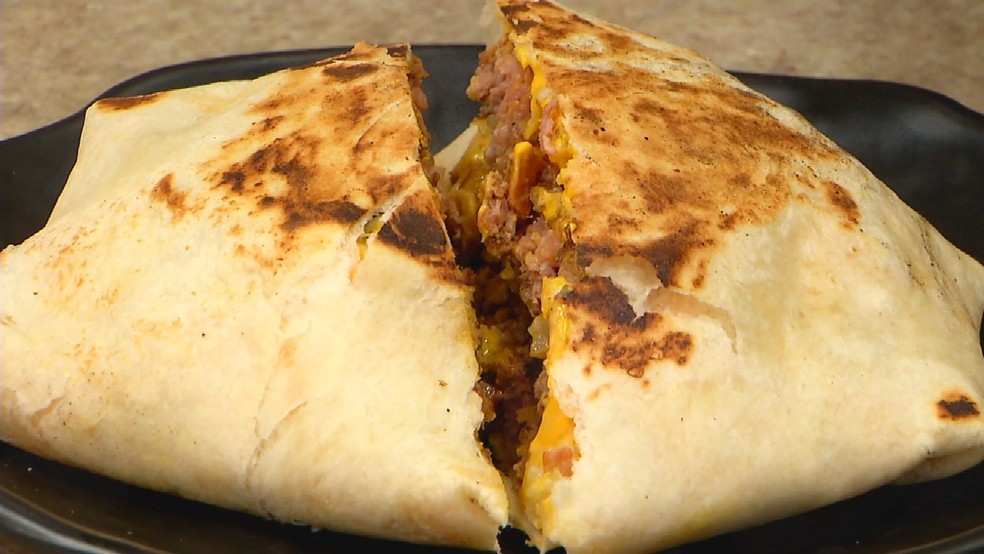 Crunch Burger: Prato do Dia ensina como fazer sanduche crocante e saboroso, em Rio Verde  Foto: Reproduo/TV Anhanguera