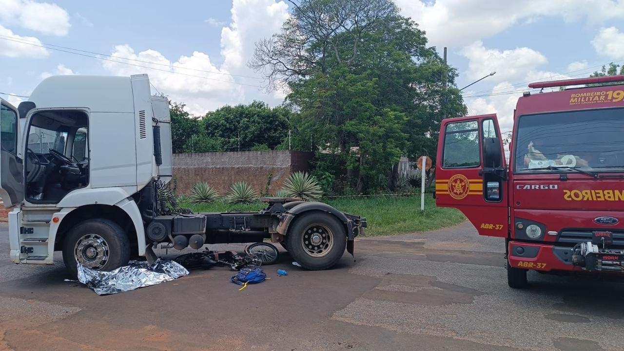 Adolescente morre atropelada por caminho ao sair da escola em MS