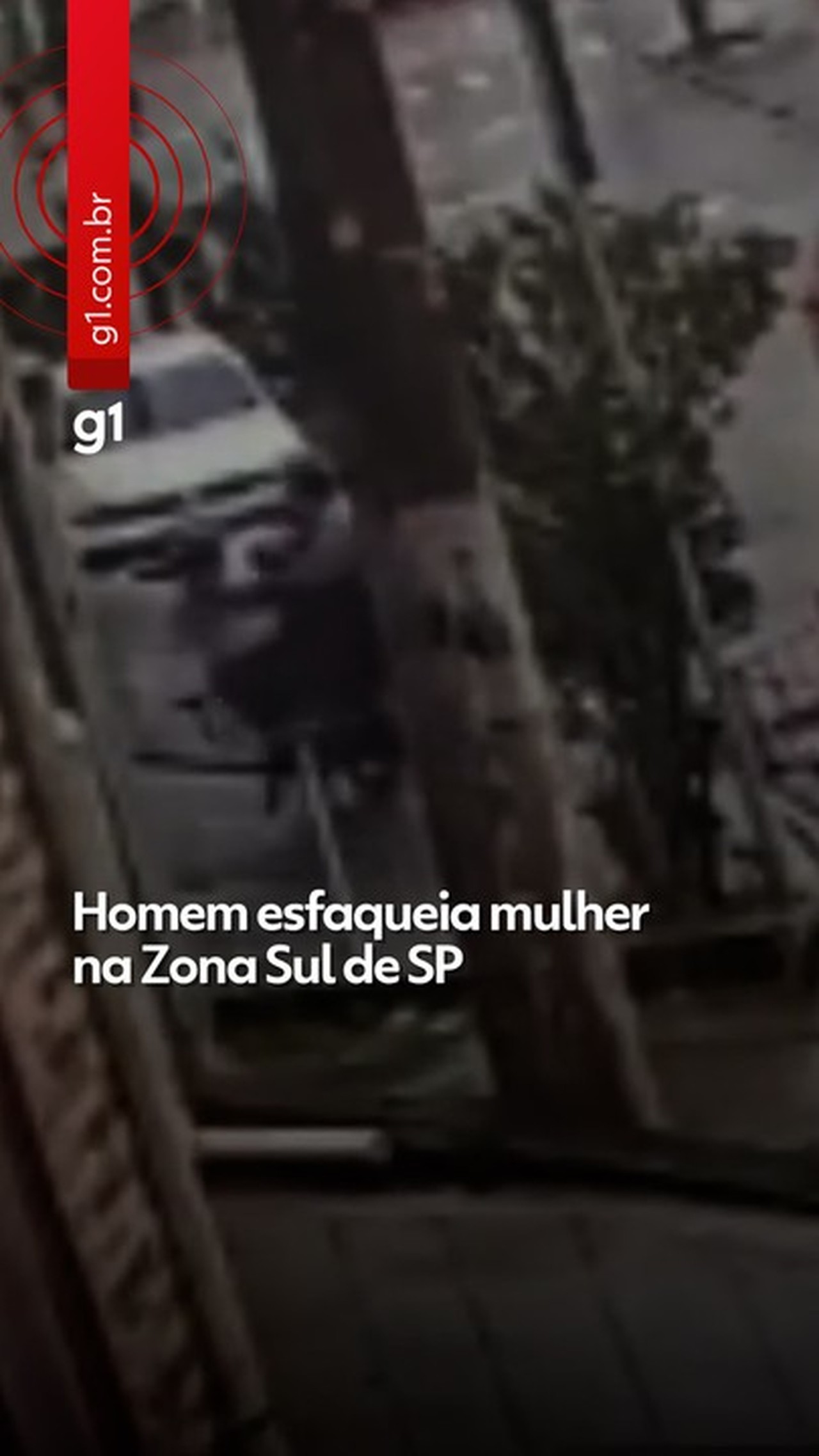 Vídeo mostra homem atacando mulher a facadas em rua da Zona Sul de SP