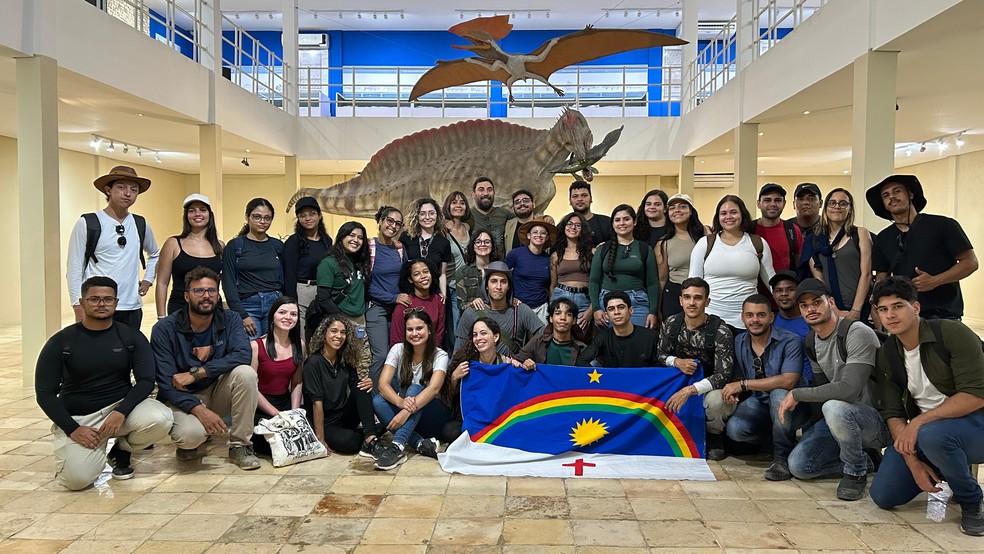 Visita de alunos da UFPE ao Museu de Paleontologia, em Santana do Cariri — Foto: Arquivo Pessoal