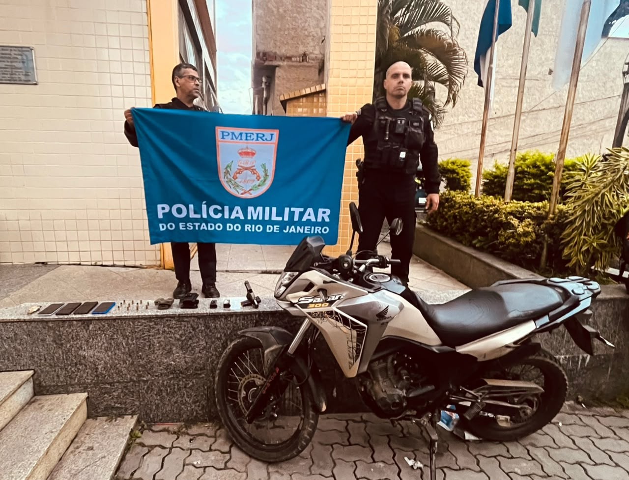Homem com mandado de prisão por homicídio é preso após atirar contra a PM em Três Rios 