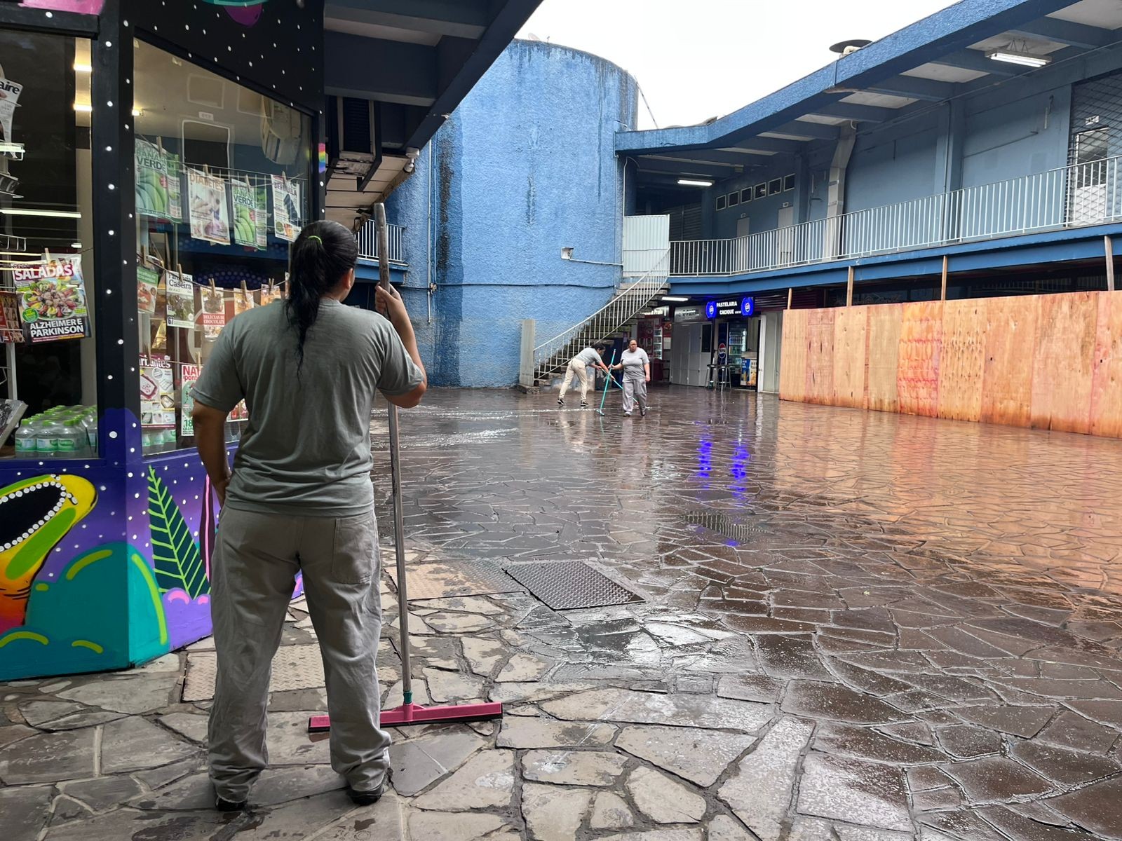 Temporal destrói cobertura de pavilhão durante festival e 40 pessoas ficam feridas em Arroio do Tigre; VÍDEO