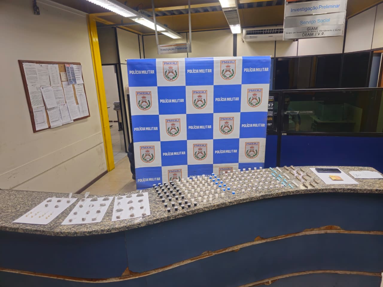 Jovem é preso por suspeita de tráfico de drogas em Barra Mansa