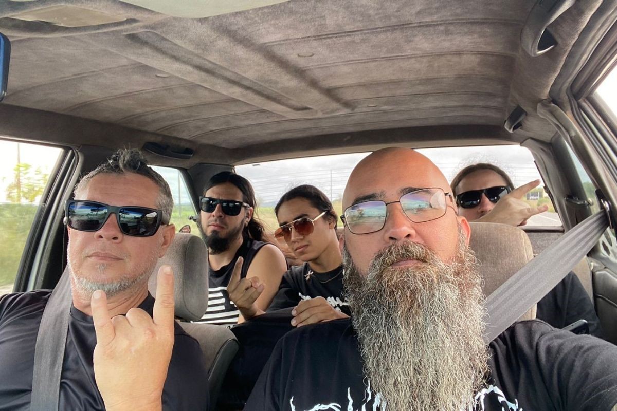 Músicos viajam mais de 8 mil km a bordo de 'Santanás' para levar o black metal de MS ao Nordeste  