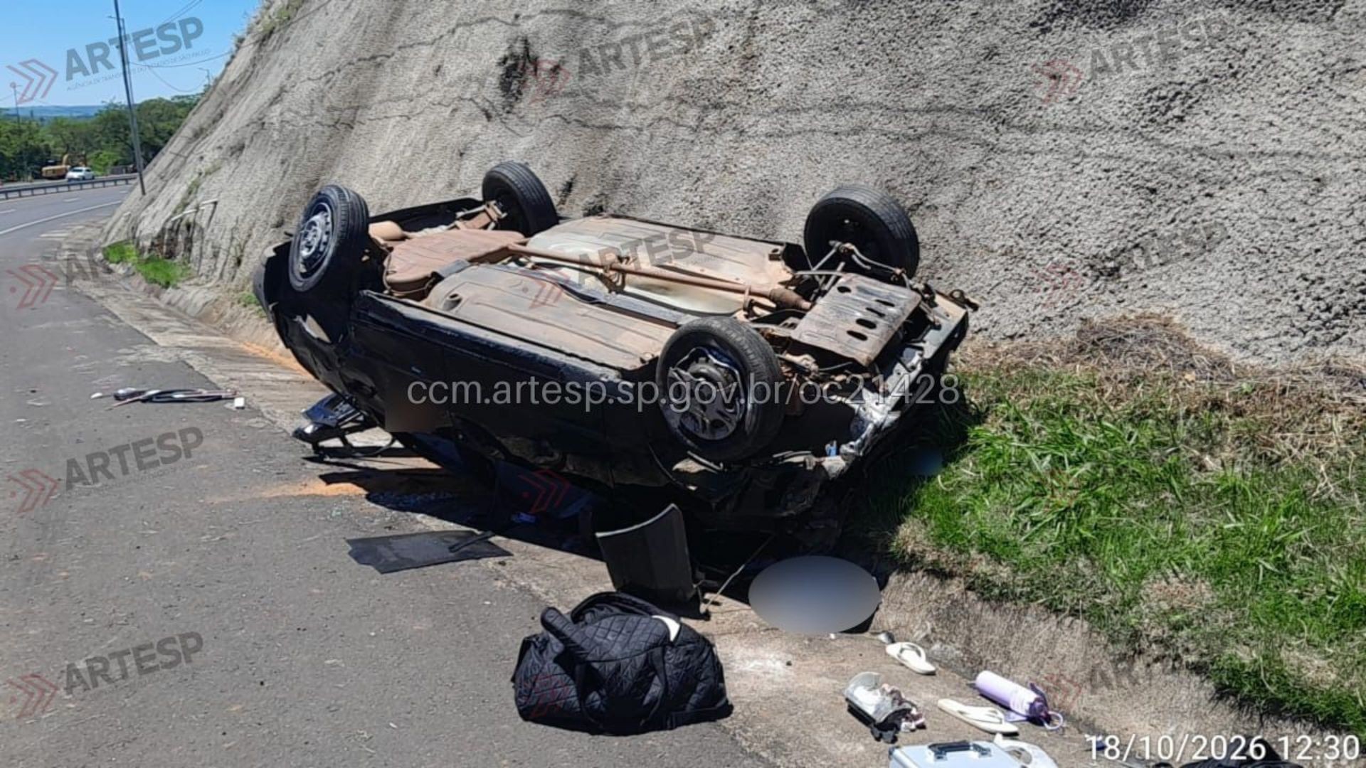Passageira morre após ser arremessada de carro em capotamento na rodovia SP-333 