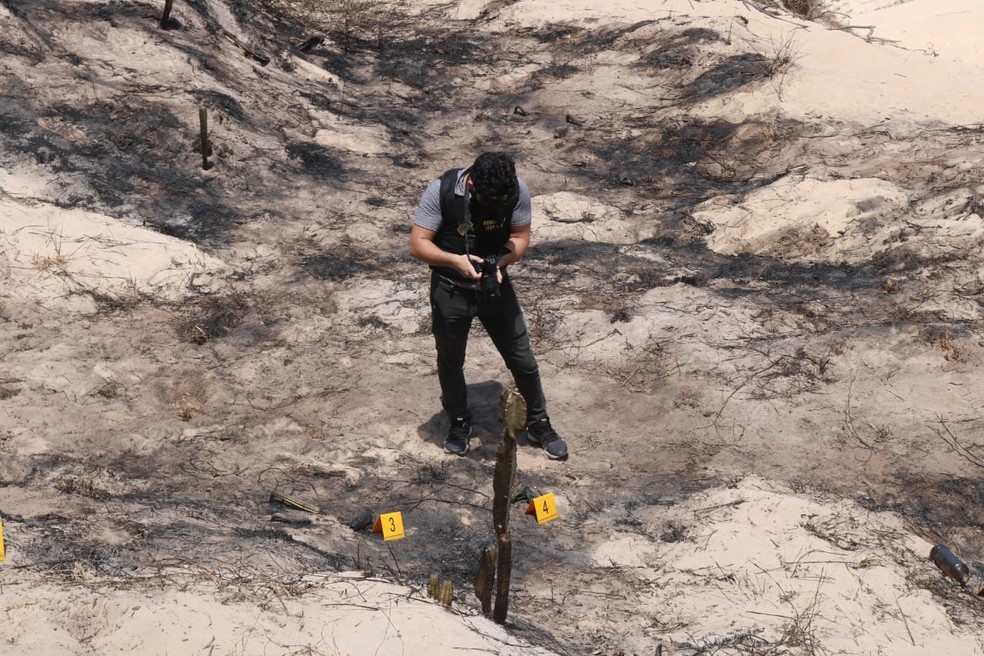 Itep e PF fizeram perícia em área atingida por incêndio no Morro do Careca — Foto: Divulgação/Itep