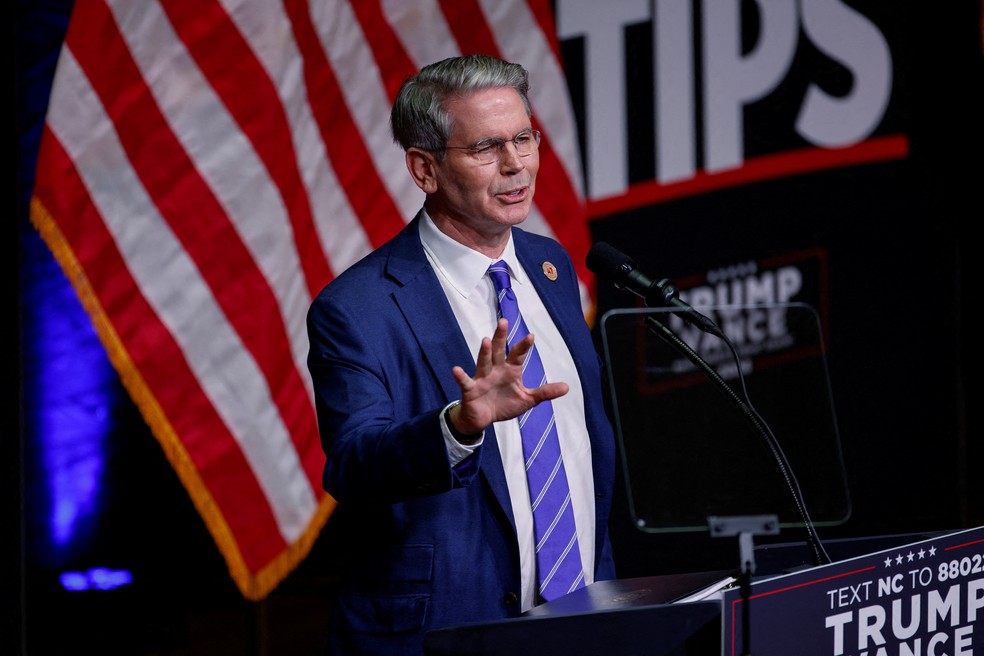 Scott Bessent, fundador do Key Square Group, fala em um evento de campanha do candidato presidencial republicano e ex-presidente dos EUA, Donald Trump, em Asheville, Carolina do Norte, nos EUA, em 14 de agosto de 2024 — Foto: Jonathan Drake/Reuters