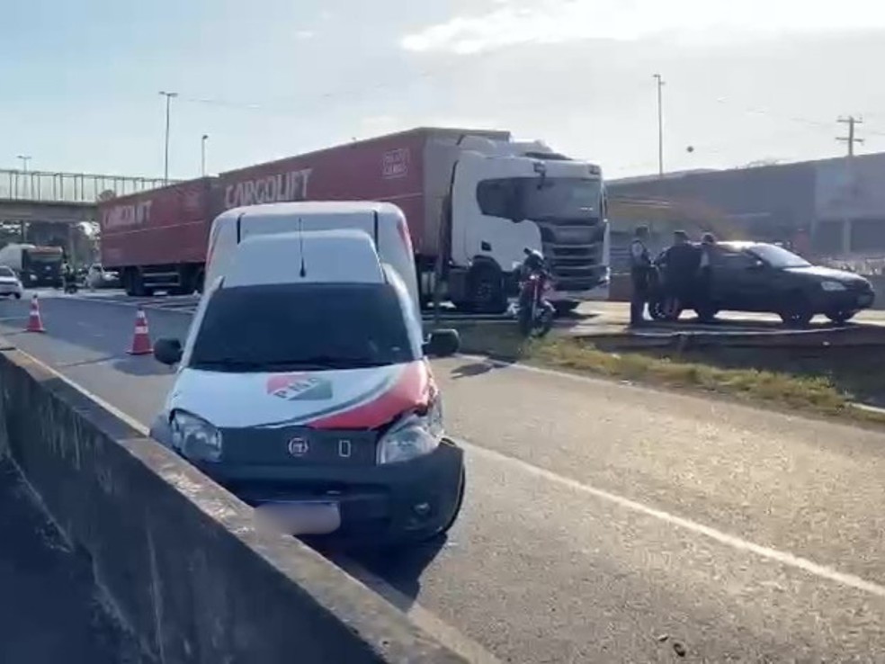 Acidentes simultâneos travam rodovia Adauto Campo Dall'Orto, entre Sumaré e Paulínia — Foto: Wesley Justino/EPTV