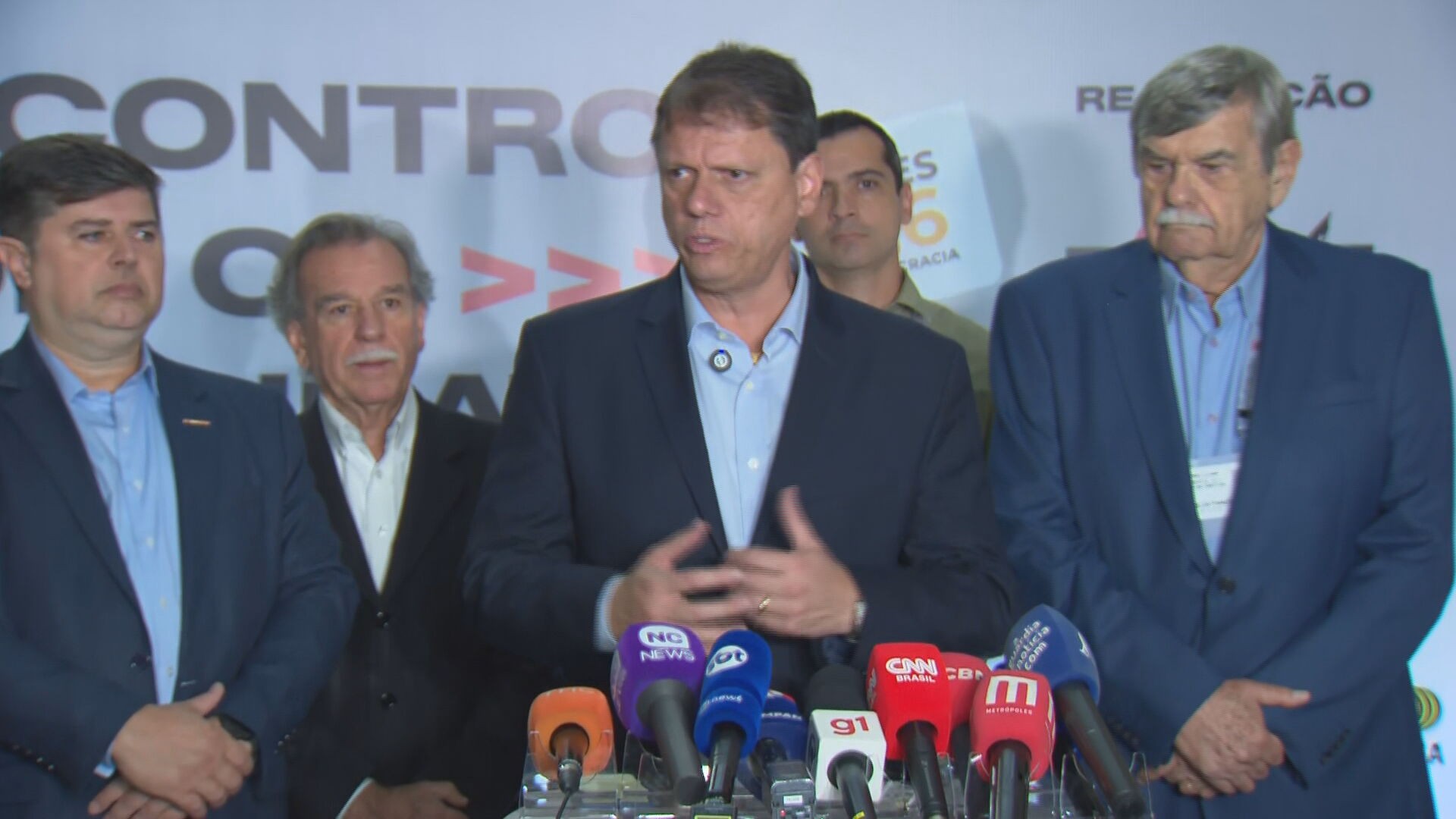 Tarcísio promete renovar benefício fiscal para transporte de cargas em SP e defende pedágio free flow