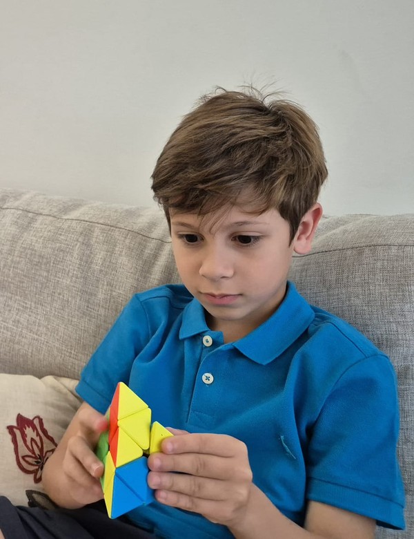 A família de Arthur procurou especialistas para fecharem o diagnóstico do pequeno gênio. — Foto: Arquivo pessoal