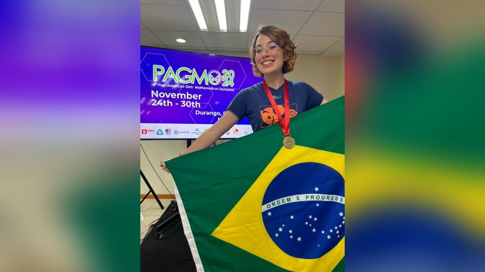 vEstudante do CE ganha ouro e é eleita melhor competidora em olimpíada internacional de matemática no México. — Foto: Arquivo pessoal