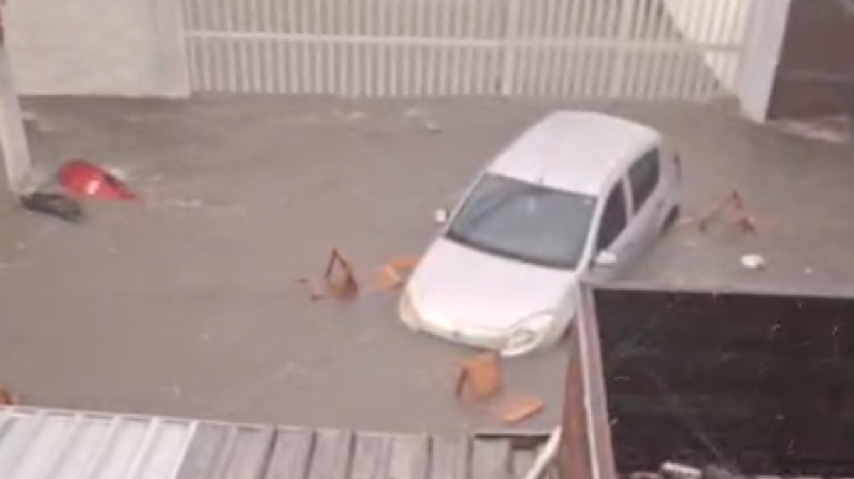 Chuva atinge zonas Sudoeste, Sul e Norte do Rio causando alagamentos e bolsões d'água