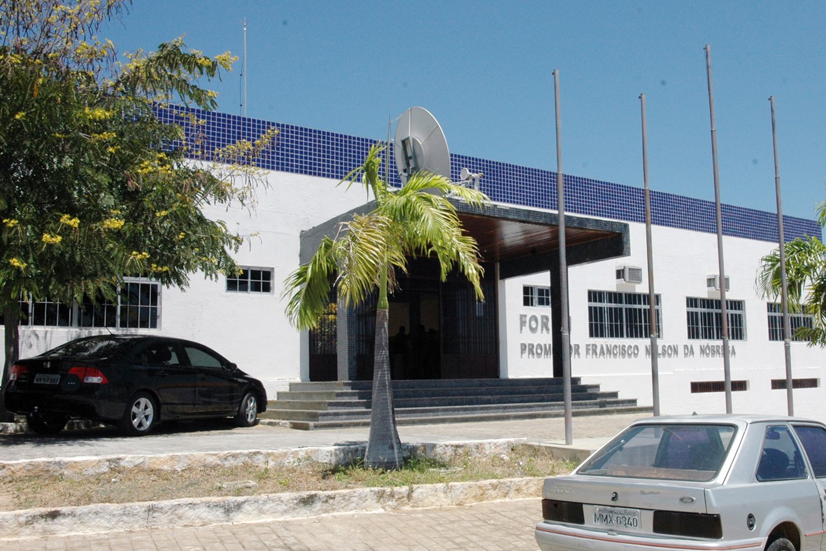 Ex-prefeito é condenado por colocar a própria imagem em material escolar distribuído na rede municipal de ensino 