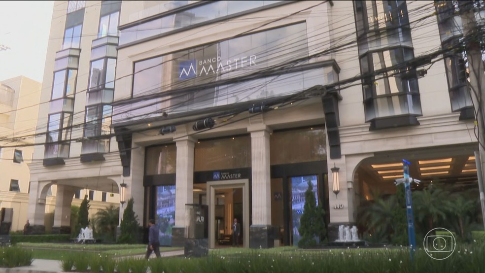 Polícia Federal transfere banqueiro Daniel Vorcaro para presídio em Guarulhos (SP) — Foto: Reprodução/TV Globo