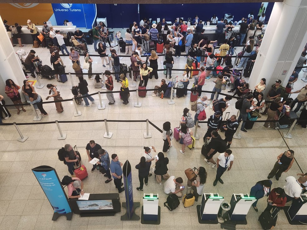 Filas no Aeroporto Santos Dumont — Foto: Raoni Alves/g1 Rio
