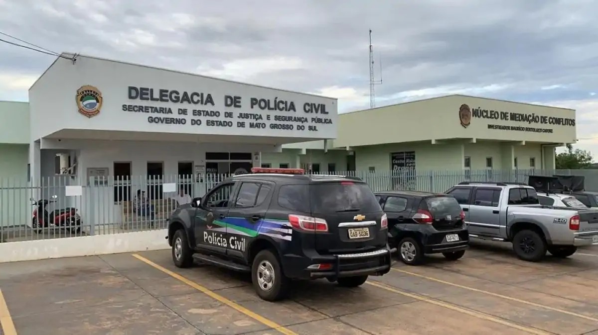 Mulher é encontrada morta em sofá após discussão e companheiro é preso em MS