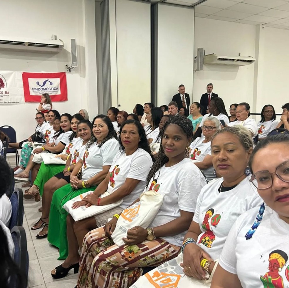 Indígena e mulheres lideradas por ela já participaram de conferências sobre emponderamento feminino — Foto: Arquivo pessoal