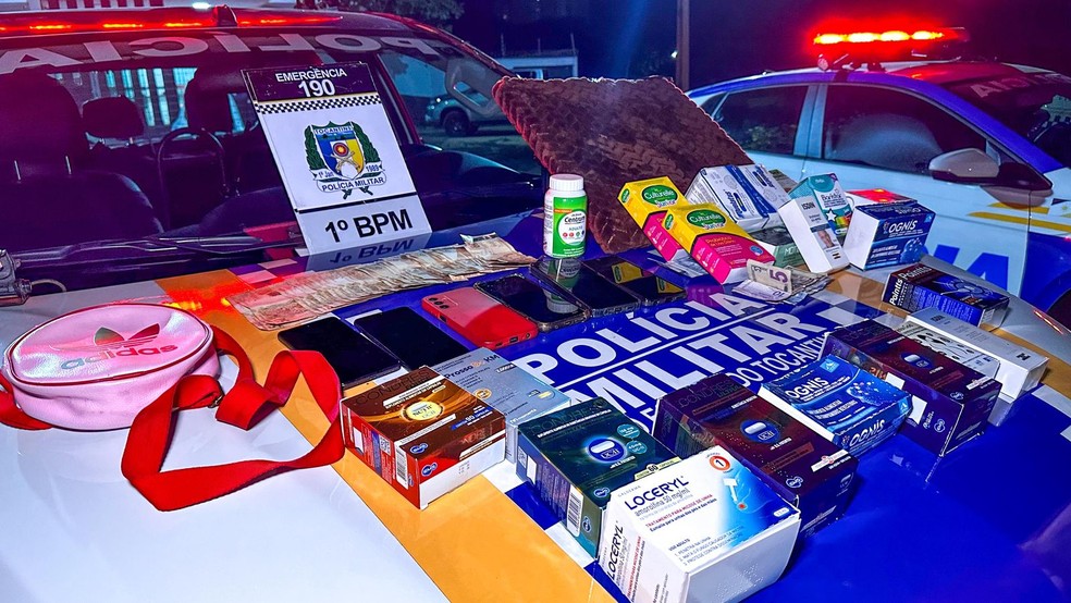 Suspeita de furto a farmácias carregava bolsa que dissimula sistemas de alarme, segundo a PM  Foto: Divulgação/PMTO