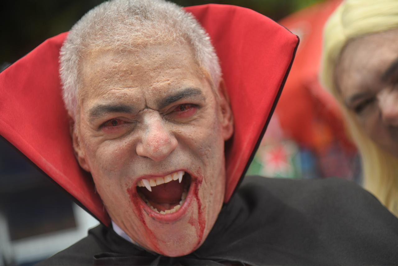 Lutadores mascarados e super-heróis tomam as ladeiras de Olinda; FOTOS