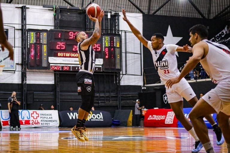 Polícia investiga denúncias de aliciamento de atletas do Vasco para beneficiar apostadores