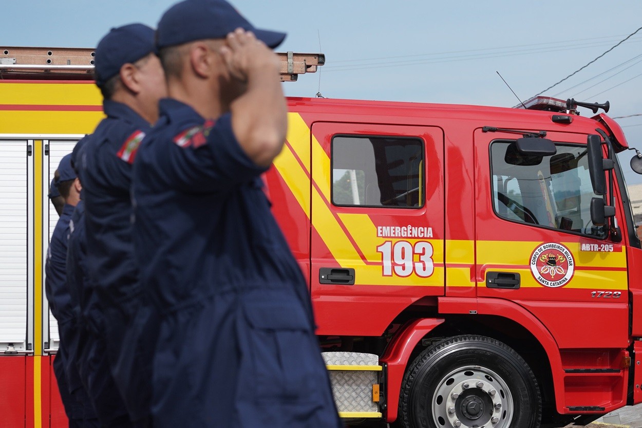 Corpo de Bombeiros de SC lança concurso público com 110 vagas para níveis médio e superior