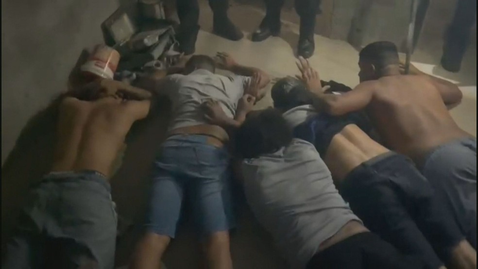 Opera&ccedil;&atilde;o em Parada de Lucas teve pai e filha feitos ref&eacute;m e mais de R$ 1  milh&atilde;o em armas apreendidas | Rio de Janeiro | G1