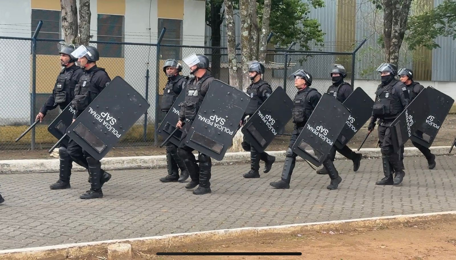 Agentes do Grupo de Intervenção Rápida de SP são acionados e entram em presídio de Tremembé