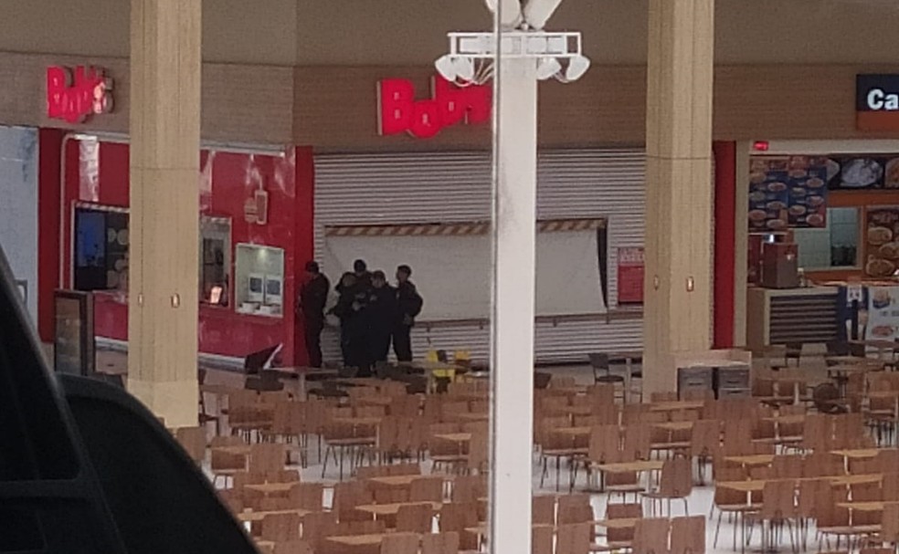 Polícia Militar está no Mangabeira Shopping após tiros — Foto: Arquivo pessoal/Renan Nóbrega