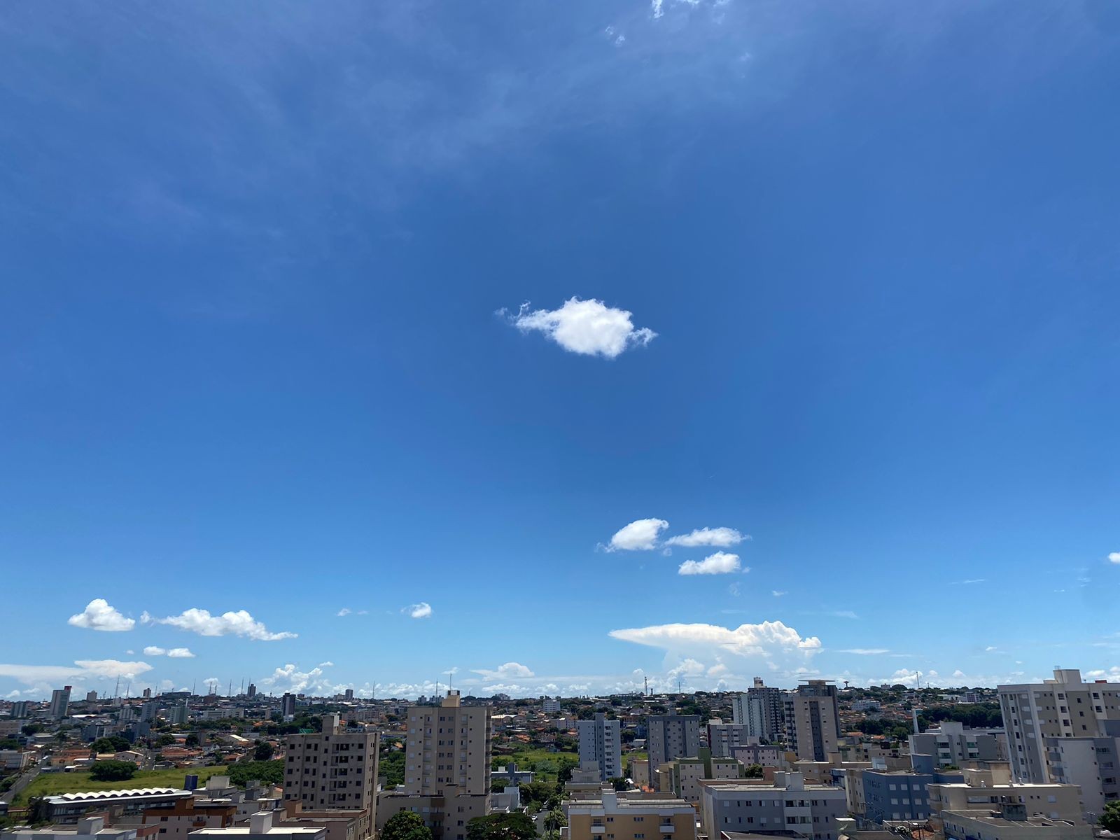 Tempo seco e calor com temperaturas de até 36 °C; veja a previsão para Triângulo e Alto Paranaíba