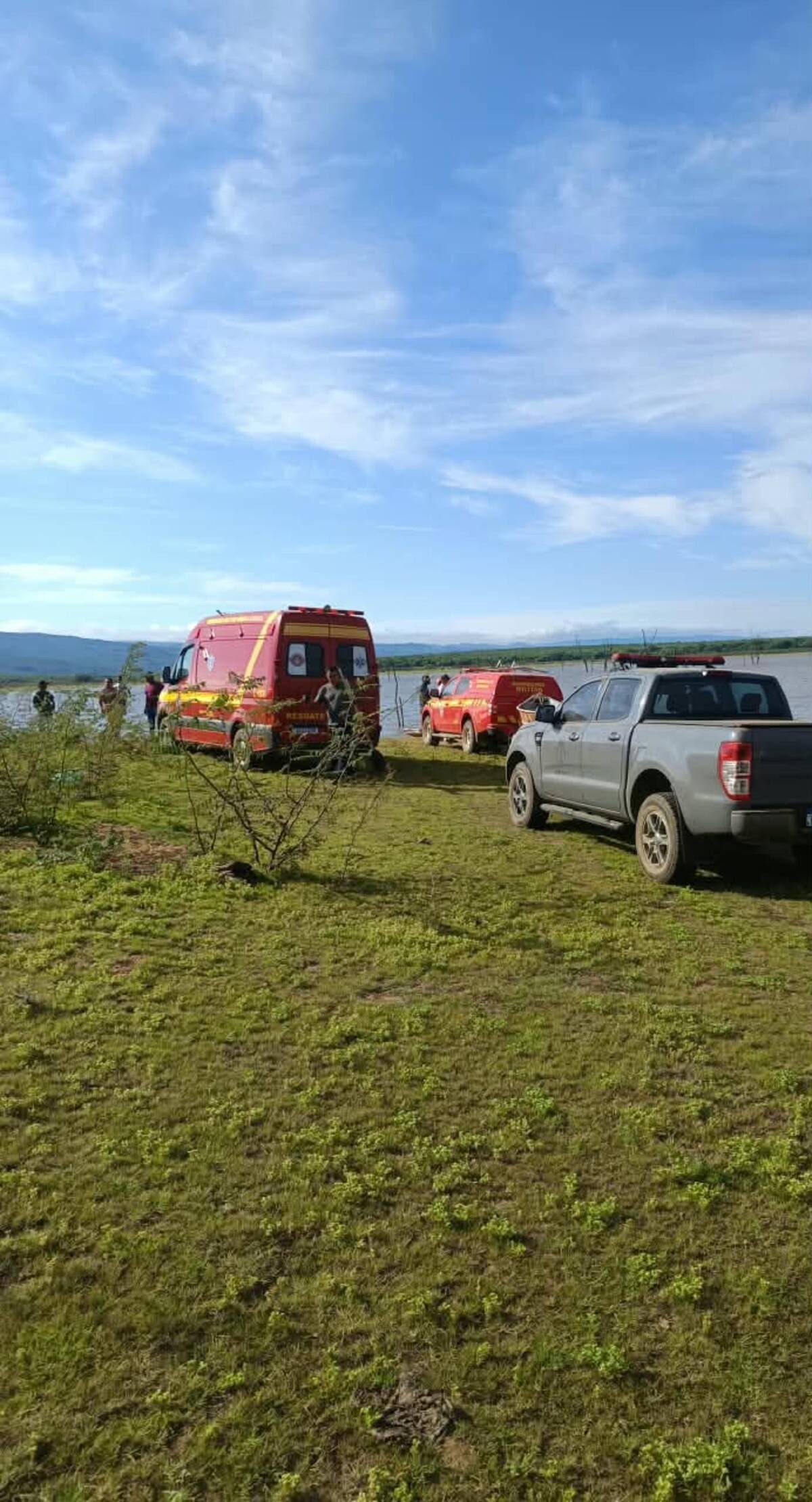 Bombeiros encontram corpo de adolescente que desapareceu após barco afundar em barragem em Bocaiuva