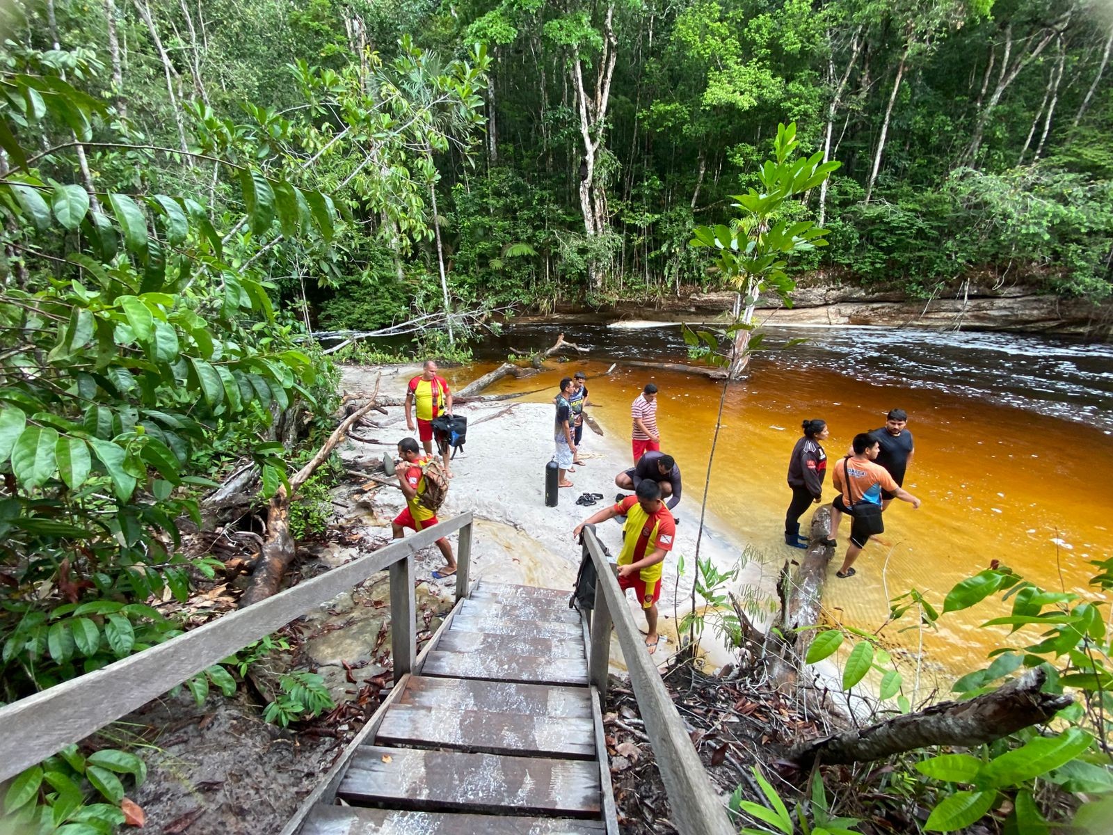 Homem morre afogado em cachoeira durante passeio turístico no interior do Amazonas